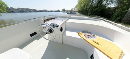 Royal Classique tourisme ballade france vacance bateau vedette peniche penichette