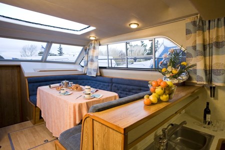 Royal Classique Noleggio cabinati a motore senza patente sulle riviere e canali di Francia