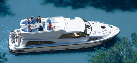 Royal Mystique B turismo paseos Francia vacaciones barco lancha a motor chalana gamarra
