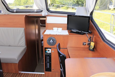 Ryna Cruiser 1400 Noleggio cabinati a motore senza patente sulle riviere e canali di Francia