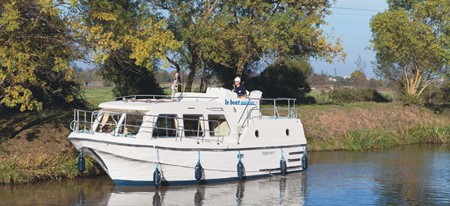 Sheba turismo paseos Francia vacaciones barco lancha a motor chalana gamarra