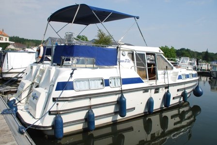 Tarpon 37 Duo Prestige SP rental of licence-free barges on rivers and canals of France