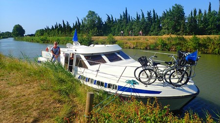 Tarpon 42 turismo paseos Francia vacaciones barco lancha a motor chalana gamarra