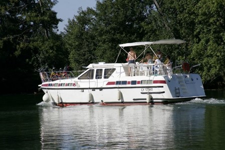 Tarpon 42 SP turismo paseos Francia vacaciones barco lancha a motor chalana gamarra