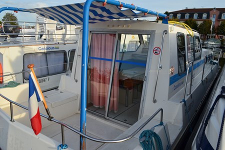 Triton 1050 turismo paseos Francia vacaciones barco lancha a motor chalana gamarra