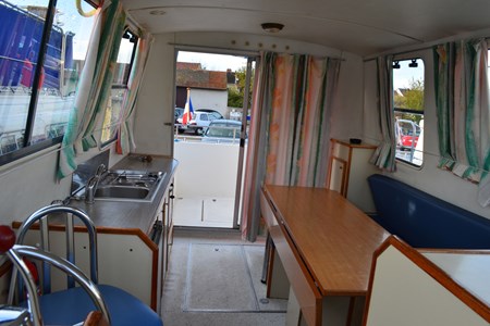 Triton 1050 turismo paseos Francia vacaciones barco lancha a motor chalana gamarra