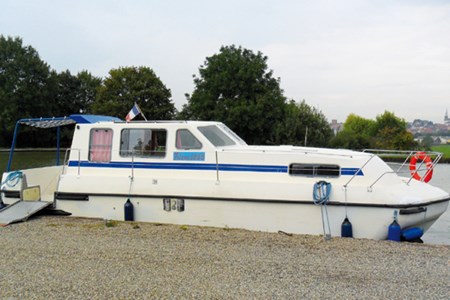 Triton 1060 Handi rental of licence-free barges on rivers and canals of France