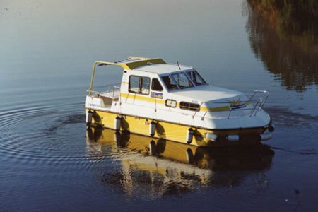 Triton 860 C turismo paseos Francia vacaciones barco lancha a motor chalana gamarra