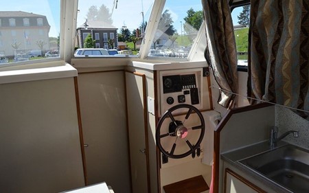 Triton 860 Fly tourisme ballade france vacance bateau vedette peniche penichette
