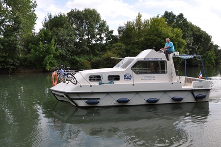 Triton 860 Fly Hausbootvermietung ohne Führerschein auf den Flüssen und Kanälen in Frankreich