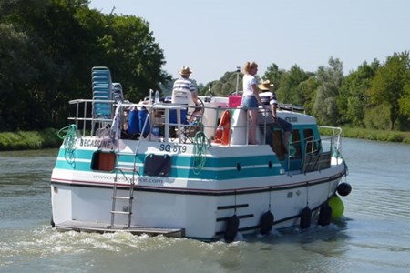 Vetus 1000 turismo paseos Francia vacaciones barco lancha a motor chalana gamarra