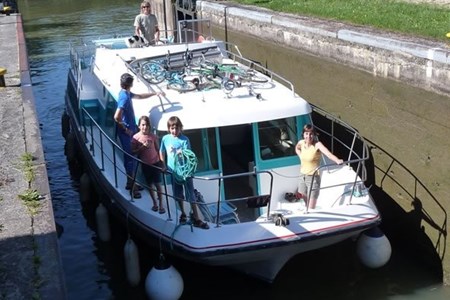 Vetus 1200 turismo paseos Francia vacaciones barco lancha a motor chalana gamarra