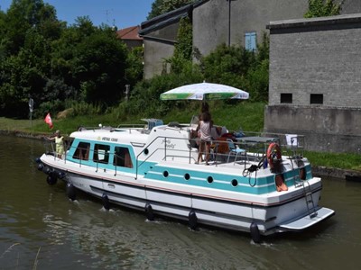 Vetus 1200 turismo paseos Francia vacaciones barco lancha a motor chalana gamarra