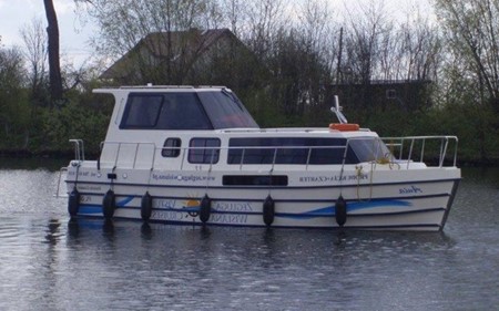 Vistula Cruiser 30 rental of licence-free barges on rivers and canals of France