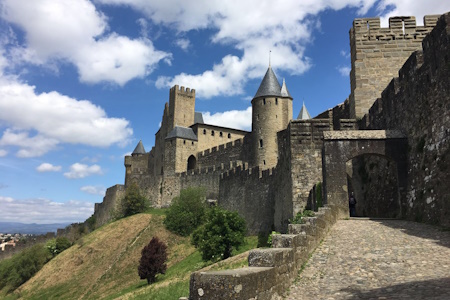 La cité de Carcassonne, un incontournable du Canal du Midi.