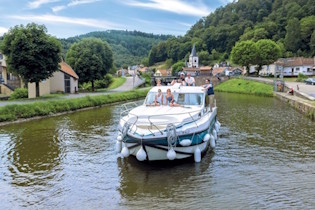 Alsacia-Lorena - Francia - Canal de la Marne al Rin - Haz una parada en Lutzelbourg, encantadora aldea y sube al asalto del Castillo que te espera en las alturas