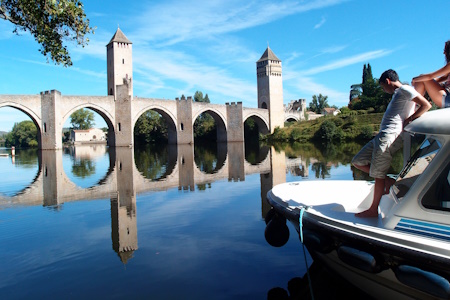 Lot - Le Pont Valentré à Cahors.