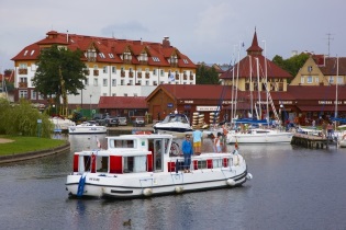 Polonia - Pénichette 1107 W entrando en un puerto polaco